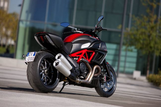 Ducati Diavel Carbon Red สีแดง ราคา