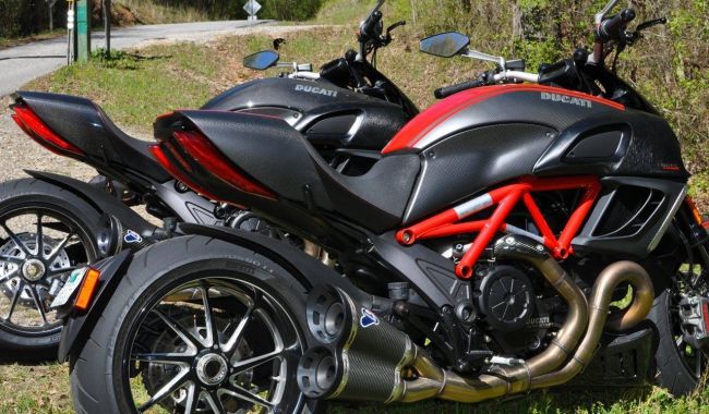 Ducati Diavel Carbon Red สีแดง ราคา