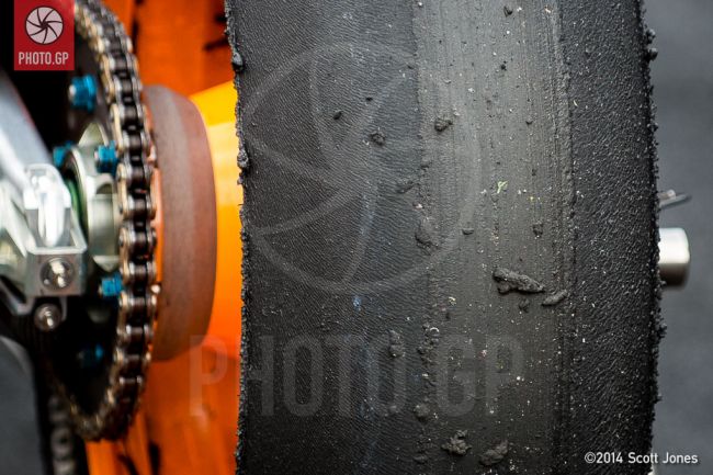 Asymmetric Rear Tyres