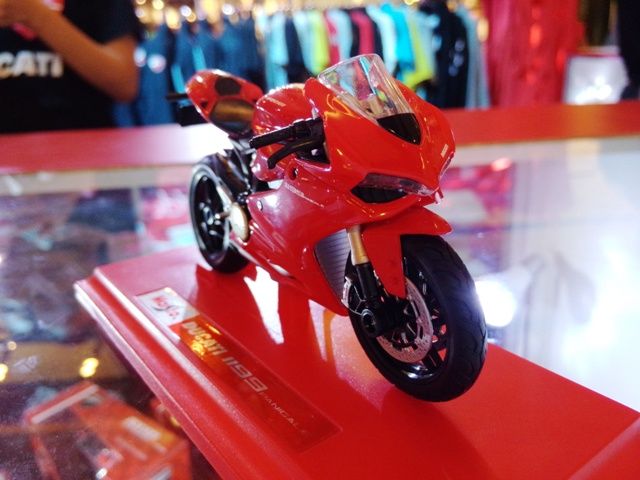 Ducati Showcase เซ็นทรัลลาดพร้าว 2557