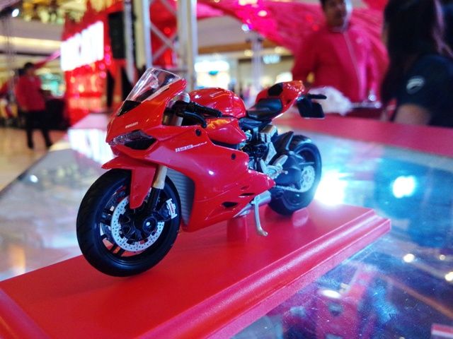 Ducati Showcase เซ็นทรัลลาดพร้าว 2557