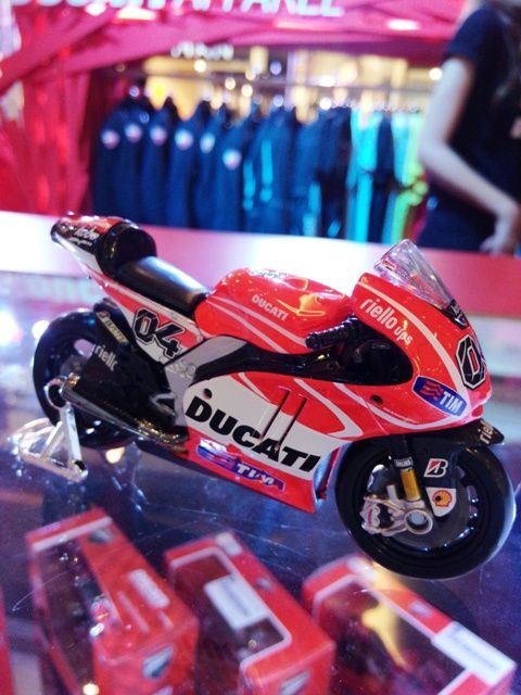 Ducati Showcase เซ็นทรัลลาดพร้าว 2557