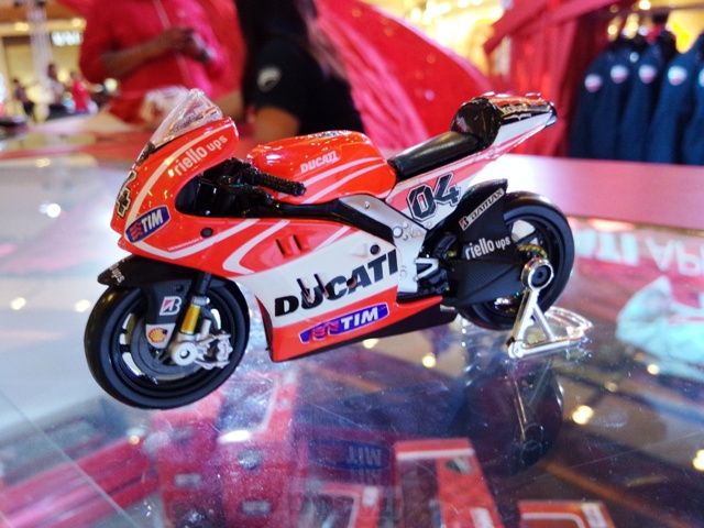 Ducati Showcase เซ็นทรัลลาดพร้าว 2557