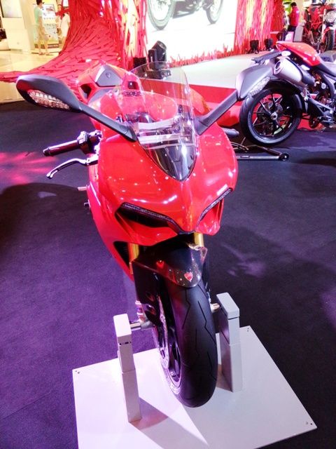 Ducati Showcase เซ็นทรัลลาดพร้าว 2557