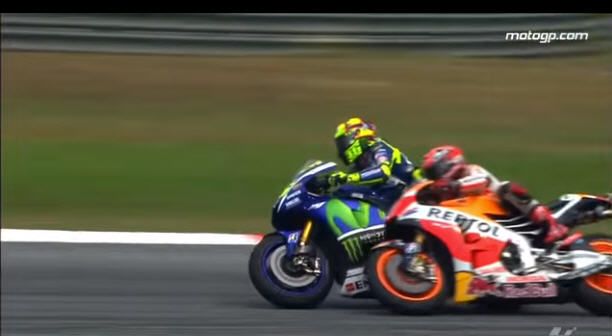 รอสซี่กระแทกมาเกสล้ม (Rossi & Marquez) Sepang Malaysian Crash